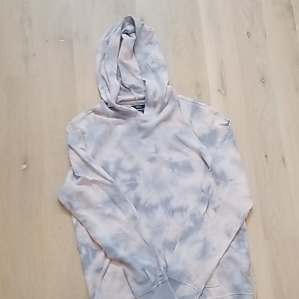 Young men's hooded pullover